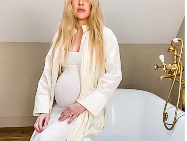 Ellie Goulding Preganancy