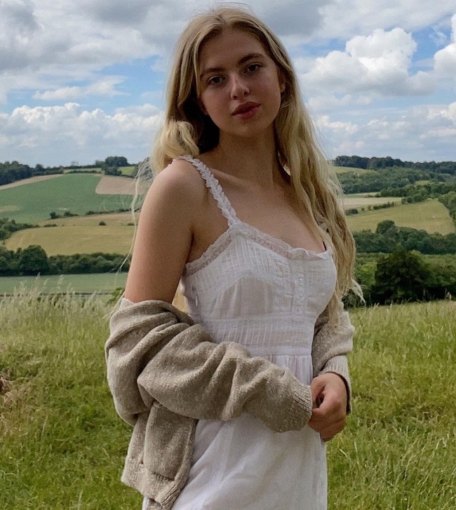 anais gallagher