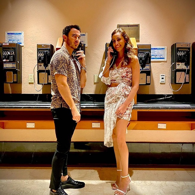 danielle and husband kevin jonas