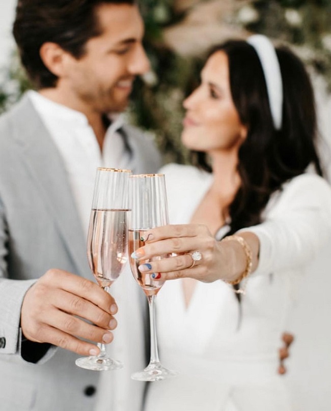 kaitlyn bristowe flashing her engagement ring alongside fiance jason tartick