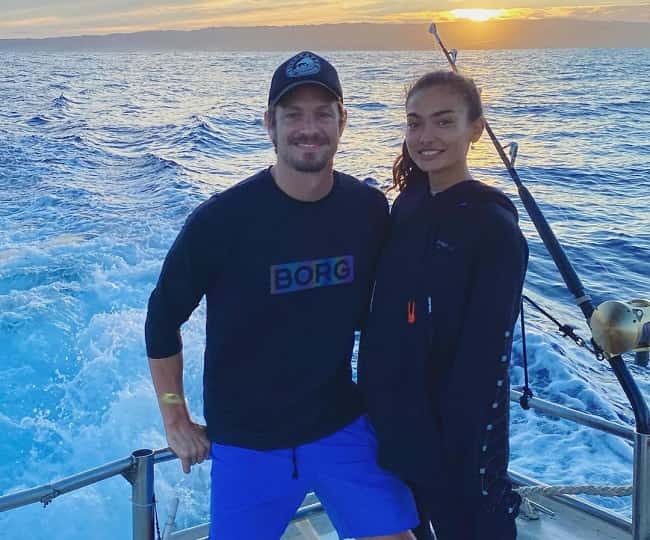 kelly gale with her fiance joel kinnaman