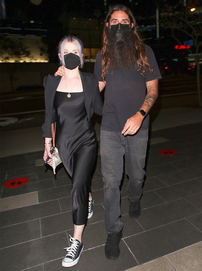 West Hollywood, CA  - *EXCLUSIVE*  - Kelly Osbourne and boyfriend Erik Bragg leaving BOA Steakhouse after dinner in West Hollywood.Pictured: Kelly Osbourne, Erik BraggBACKGRID USA 31 MARCH 2021 USA: +1 310 798 9111 / usasales@backgrid.comUK: +44 208 344 2007 / uksales@backgrid.com*UK Clients - Pictures Containing ChildrenPlease Pixelate Face Prior To Publication*